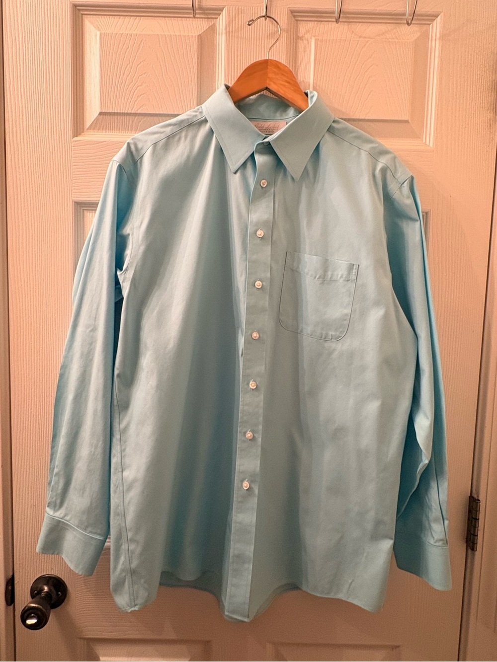 Roundtree & Yorke Light Blue Long-Sleeve Dress Shirt